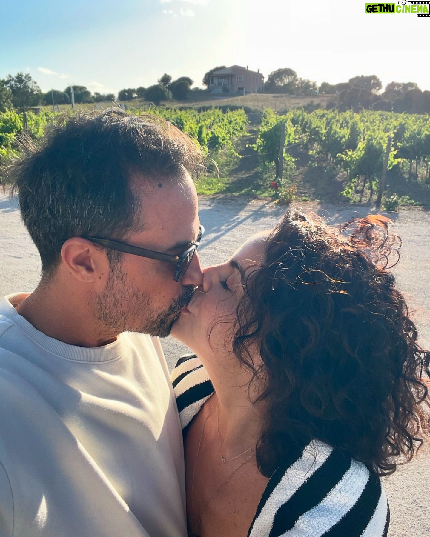 Alejandra Ambrosi Instagram - Esto es un paraíso, no tengo pruebas pero tampoco tengo dudas. #LunaMieleros