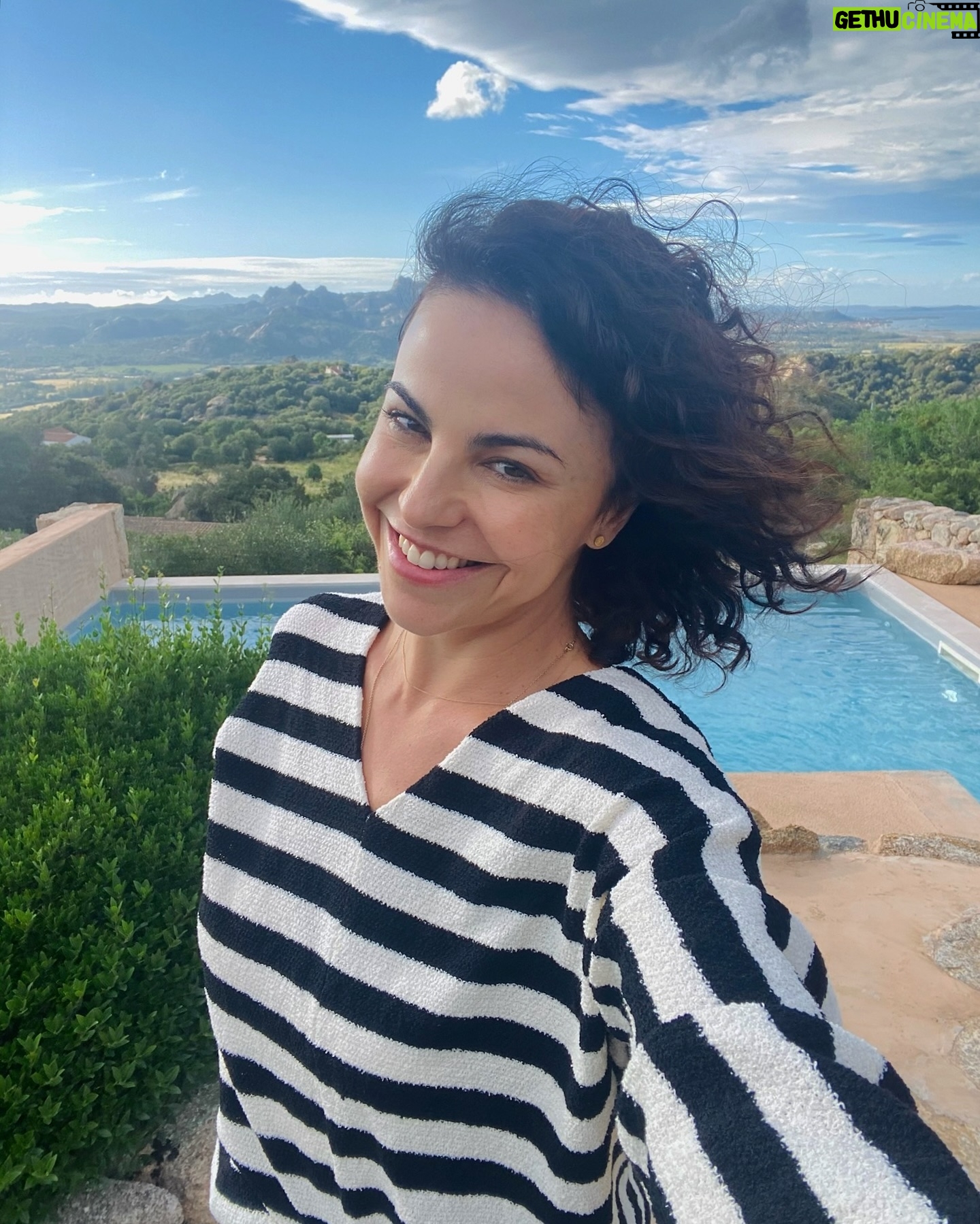 Alejandra Ambrosi Instagram - Esto es un paraíso, no tengo pruebas pero tampoco tengo dudas. #LunaMieleros