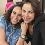 Alejandra Ambrosi Instagram - Muy agradecida de cerrar este proyecto #HermanasGuerra de manera tan especial, rodeada de gente hermosa y muy talentosa. Gracias a mis directores @sevive @mrsadi, a mis productoras @val.martino @iskandaranimariana @fherfranco86 , al increíble crew, a todo el maravilloso elenco, al departamento de maquillaje y vestuario!!! Son lo máximo!! A tod@s!! Por el placer de coincidir !! 💙🙌💙🙌💙 Gracias a #Durango y a toda su gente linda. Gracias a todo el equipo de @marabiertoproductions y por supuesto a @netflixlat 🔥🥰 Gracias a tod@s y cada uno, nos vemos en el que sigue!!! Los quiero!!! ❤️🥂🙌💫🎬#itsawrap