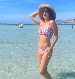 Alejandra Ambrosi Instagram - La playa contigo es siempre una gran idea ☀️🏖️👙🩳🐚