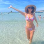 Alejandra Ambrosi Instagram - La playa contigo es siempre una gran idea ☀️🏖️👙🩳🐚