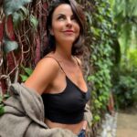 Alejandra Ambrosi Instagram – Nunca es tarde para empezar el camino hacia sentirte bien contigo 🍃🎍🪵
Al principio es raro e incómodo pero vale la pena para seguir creciendo ¿no creen? 
¿Qué aspecto de tu vida te gustaría re direccionar?