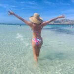 Alejandra Ambrosi Instagram - La playa contigo es siempre una gran idea ☀️🏖️👙🩳🐚