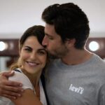 Alejandra Ambrosi Instagram - Hoy me toca decirle HASTA PRONTO A @222historiaparanormal El teatro nos da la oportunidad de hacer comunidad, de sentirnos parte de algo, de imaginar mundos posibles, de viajar sin tener que salir de nuestras ciudades. Me siento profundamente agradecida por la oportunidad de viajar con @222historiaparanormal a un mundo más allá de la lógica y la razón. Eli me enseñó a creer en mí, a encontrarme debajo de todas mis capas para atreverme a SER confiando en mi intuición y en que el camino del arte es alimento para el alma. GRACIAS @cocovalles @antoniocalvini @rbkmore gracias al @teatroxola gracias a todo el personal técnico, a @ramses_soto a mis compañeros que amo. @diegokleinfranco amigo!! Que el teatro nos vuelva a reencontrar, y a tod@s!! @jorgelosaactor qué placer conocerte y coincidir!! @erikadlarosaactriz te adoro!! Fue un proceso inolvidable 💫 Nos vemos en la próxima!! 🙌❤️💫