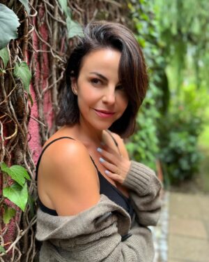 Alejandra Ambrosi Instagram - Nunca es tarde para empezar el camino hacia sentirte bien contigo 🍃🎍🪵
Al principio es raro e incómodo pero vale la pena para seguir creciendo ¿no creen? 
¿Qué aspecto de tu vida te gustaría re direccionar?