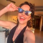 Alejandra Ambrosi Instagram - ¿Listos para el eclipse? ☀️🌑 *usen los lentes correctos.