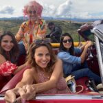 Alejandra Ambrosi Instagram - Reinas rocks 🤘👸🏻💫 Hace un año se estrenó #FugaDeReinas! De las experiencias más divertidas y memorables que he tenido en mi carrera. Es un gran fin de semana para volverla a ver 👑👑👑👑 Larga vida a las reinas.