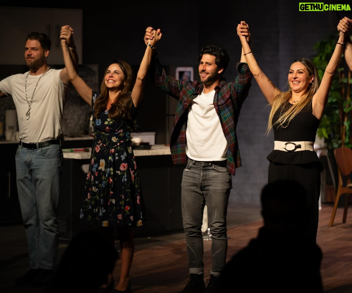 Alejandra Ambrosi Instagram - Hoy me toca decirle HASTA PRONTO A @222historiaparanormal El teatro nos da la oportunidad de hacer comunidad, de sentirnos parte de algo, de imaginar mundos posibles, de viajar sin tener que salir de nuestras ciudades. Me siento profundamente agradecida por la oportunidad de viajar con @222historiaparanormal a un mundo más allá de la lógica y la razón. Eli me enseñó a creer en mí, a encontrarme debajo de todas mis capas para atreverme a SER confiando en mi intuición y en que el camino del arte es alimento para el alma. GRACIAS @cocovalles @antoniocalvini @rbkmore gracias al @teatroxola gracias a todo el personal técnico, a @ramses_soto a mis compañeros que amo. @diegokleinfranco amigo!! Que el teatro nos vuelva a reencontrar, y a tod@s!! @jorgelosaactor qué placer conocerte y coincidir!! @erikadlarosaactriz te adoro!! Fue un proceso inolvidable 💫 Nos vemos en la próxima!! 🙌❤️💫