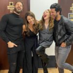 Alejandra Ambrosi Instagram - Hoy me toca decirle HASTA PRONTO A @222historiaparanormal El teatro nos da la oportunidad de hacer comunidad, de sentirnos parte de algo, de imaginar mundos posibles, de viajar sin tener que salir de nuestras ciudades. Me siento profundamente agradecida por la oportunidad de viajar con @222historiaparanormal a un mundo más allá de la lógica y la razón. Eli me enseñó a creer en mí, a encontrarme debajo de todas mis capas para atreverme a SER confiando en mi intuición y en que el camino del arte es alimento para el alma. GRACIAS @cocovalles @antoniocalvini @rbkmore gracias al @teatroxola gracias a todo el personal técnico, a @ramses_soto a mis compañeros que amo. @diegokleinfranco amigo!! Que el teatro nos vuelva a reencontrar, y a tod@s!! @jorgelosaactor qué placer conocerte y coincidir!! @erikadlarosaactriz te adoro!! Fue un proceso inolvidable 💫 Nos vemos en la próxima!! 🙌❤️💫