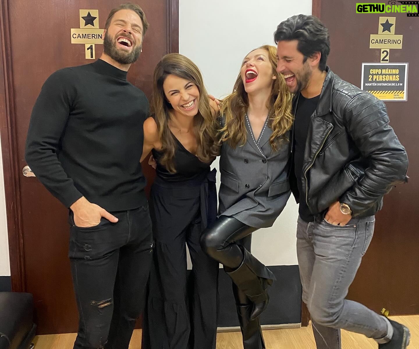 Alejandra Ambrosi Instagram - Hoy me toca decirle HASTA PRONTO A @222historiaparanormal El teatro nos da la oportunidad de hacer comunidad, de sentirnos parte de algo, de imaginar mundos posibles, de viajar sin tener que salir de nuestras ciudades. Me siento profundamente agradecida por la oportunidad de viajar con @222historiaparanormal a un mundo más allá de la lógica y la razón. Eli me enseñó a creer en mí, a encontrarme debajo de todas mis capas para atreverme a SER confiando en mi intuición y en que el camino del arte es alimento para el alma. GRACIAS @cocovalles @antoniocalvini @rbkmore gracias al @teatroxola gracias a todo el personal técnico, a @ramses_soto a mis compañeros que amo. @diegokleinfranco amigo!! Que el teatro nos vuelva a reencontrar, y a tod@s!! @jorgelosaactor qué placer conocerte y coincidir!! @erikadlarosaactriz te adoro!! Fue un proceso inolvidable 💫 Nos vemos en la próxima!! 🙌❤️💫