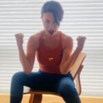 Alejandra Ambrosi Instagram - La vida del actor no se hace más fácil o más indulgente, nosotros nos hacemos más fuertes y resilientes 👊🏼