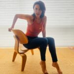 Alejandra Ambrosi Instagram - La vida del actor no se hace más fácil o más indulgente, nosotros nos hacemos más fuertes y resilientes 👊🏼