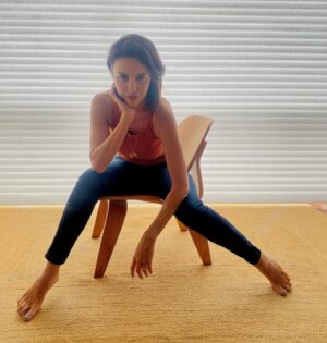 Alejandra Ambrosi Instagram - La vida del actor no se hace más fácil o más indulgente, nosotros nos hacemos más fuertes y resilientes 👊🏼