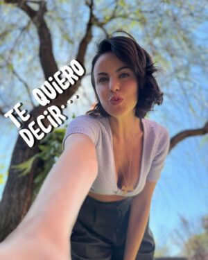 Alejandra Ambrosi Instagram - Un mensajito con amor 💜🤍 ¡desliza!