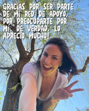 Alejandra Ambrosi Instagram - Un mensajito con amor 💜🤍 ¡desliza!