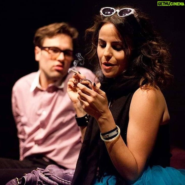 Alejandra Ambrosi Instagram - #TiernasCriaturas obra que hicimos en el Foro Shakespeare hace algunos ayeres… Un viaje dentro de un universo en donde ante la soledad y la locura, la ternura es lo único que nos queda 🪐✨ ¡Amé haber sido parte de esta obra! Y a mis compañer@s más!! Dirigida por el gran @sebastiansanchezamunategui a quien amo! Te extraño!! Hagamos algo de nuevo no? 🙌❤️ #tbt