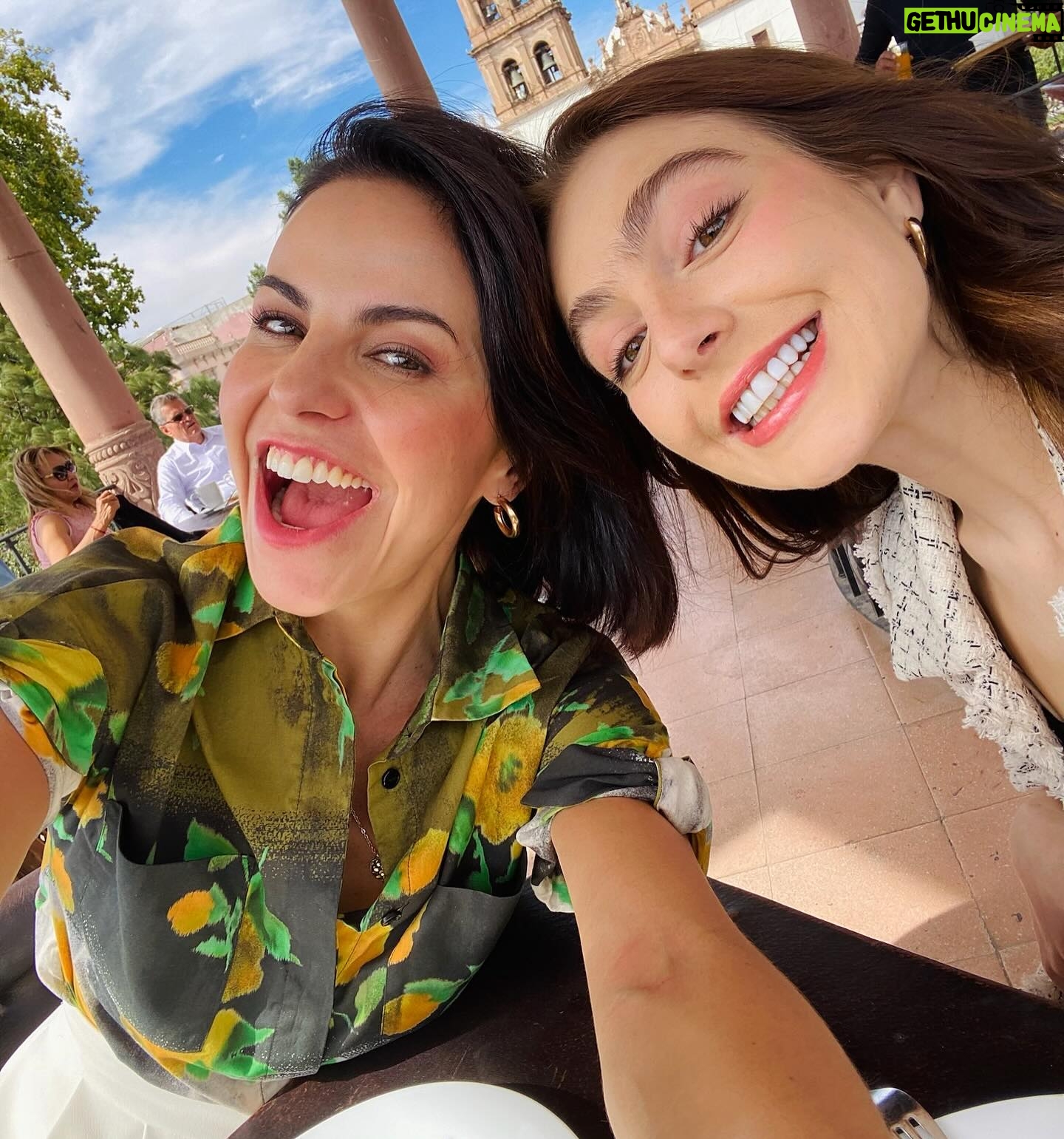 Alejandra Ambrosi Instagram - Si Durango fuera un animal, sería 🦂 Si fuera un emoji, sería 🌄 ¡Como disfrutamos las grabaciones de #HermanasGuerra! Gente hermosa, luz espectacular, vientos huracanados, cielos inolvidables 🙌💫