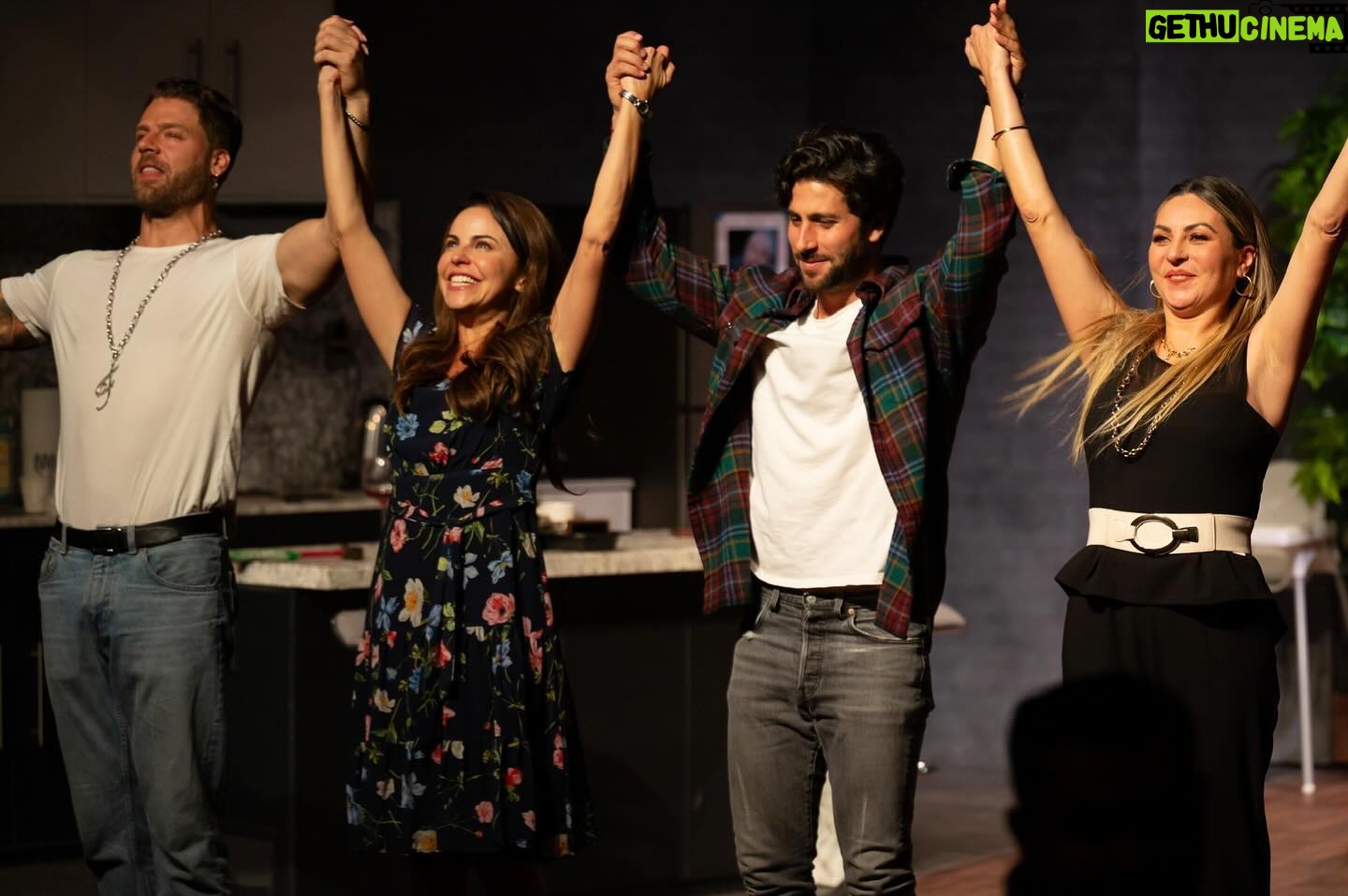 Alejandra Ambrosi Instagram - Domingo de teatro 🎭 @soymarianaochoa se une a nuestras filas para tratar de descifrar qué sucede a las 2:22 ¿ustedes ya lo descubrieron? 👻 Nos vemos hoy en el #TeatroXola @222historiaparanormal