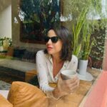 Alejandra Ambrosi Instagram – Días. Reflejos. Instantes. 💫🪞
¿Cuál es su momento favorito del día?
