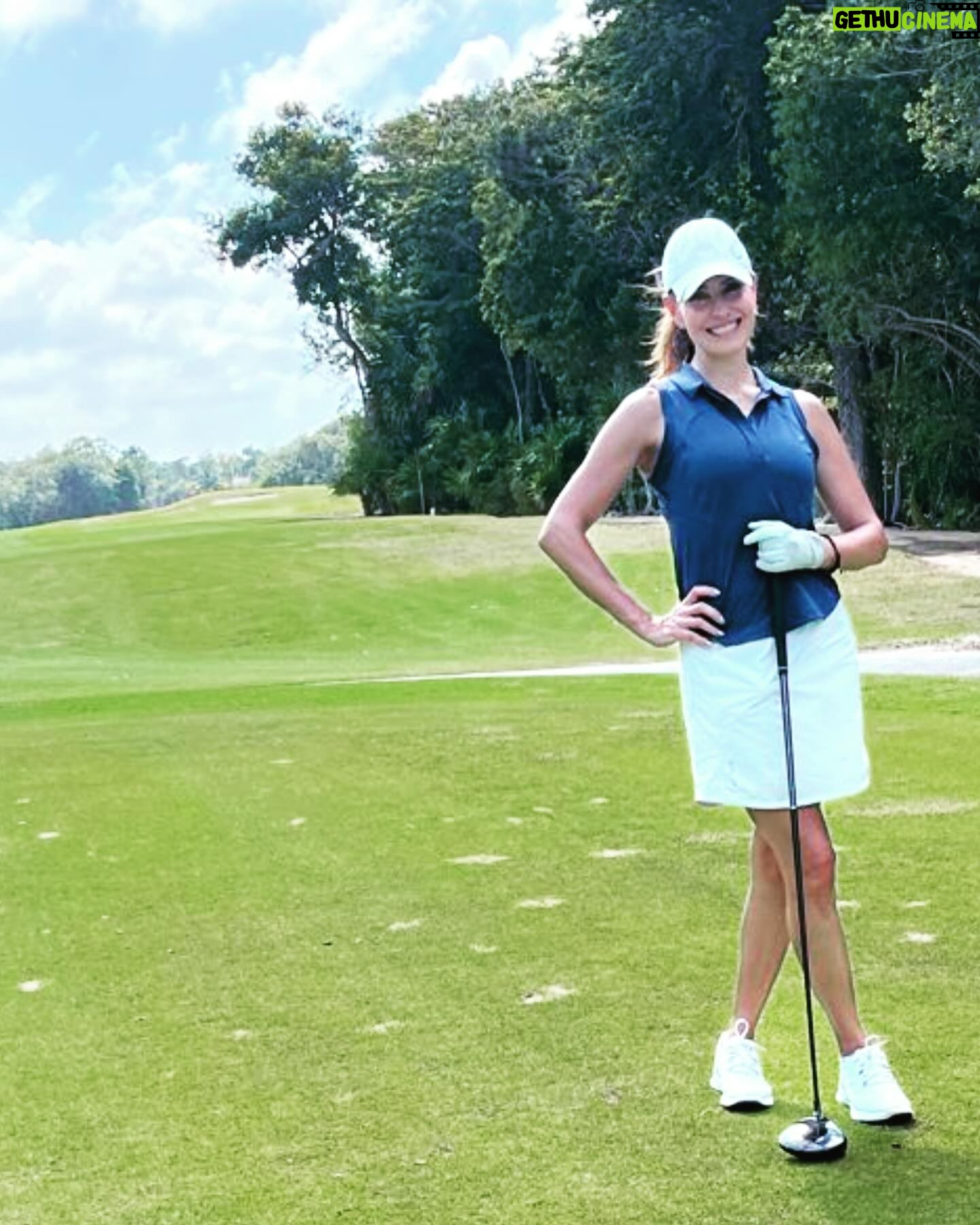 Alejandra Barros Instagram - Hoy viví una increíble experiencia gracias a @conradtulumrivieramaya en el campo de golf de @pgarivieramaya GRACIAS!!! Tienen que conocer este lugar! 🤩⛳️👏🏼 #ConradTulumRivieraMaya #ConradTulum #StayInspired #GolfMasteryExperience
