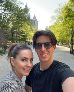 Alejandra Barros Instagram - Hoy si caminamos todo el día! @luisma.peralta pero valió la pena! #NY #newyork 🍎