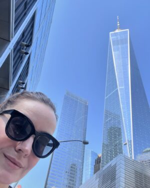 Alejandra Barros Instagram - Hoy si caminamos todo el día! @luisma.peralta pero valió la pena! #NY #newyork 🍎