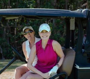 Alejandra Barros Instagram - Gracias a @conradtulumrivieramaya pude disfrutar del increíble campo de golf El Camaleón Golf Course. 

 ¡Un día lleno de magia y golf en la Riviera Maya!  La selva envuelve este increíble campo y hace que todo el paisaje sea ESPECTACULAR!!! 😍  Fotos: @damiansuarezphoto 

#ConradTulumRivieraMaya #ConradTulum
#StayInspired #GolfMasteryExperience