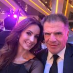 Alejandra Barros Instagram - Gracias PREMIOS BRAVO!!! Los esperamos en @escaperoomobra Hace unos días nos dieron el premio Bravo de “Mejor Obra del Año” y a @palyoficial y a mí el premio de “Mejor Actriz” Acompáñennos esta SEMANA DE MARATÓN!!!! 🎭 Se van a divertir mucho!!! Los espero en el NUEVO TEATRO LIBANÉS!!!