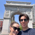 Alejandra Barros Instagram - Hoy si caminamos todo el día! @luisma.peralta pero valió la pena! #NY #newyork 🍎