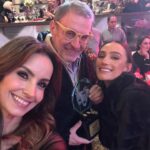 Alejandra Barros Instagram - Gracias PREMIOS BRAVO!!! Los esperamos en @escaperoomobra Hace unos días nos dieron el premio Bravo de “Mejor Obra del Año” y a @palyoficial y a mí el premio de “Mejor Actriz” Acompáñennos esta SEMANA DE MARATÓN!!!! 🎭 Se van a divertir mucho!!! Los espero en el NUEVO TEATRO LIBANÉS!!!