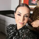 Alejandra Barros Instagram - Ayer fue el estreno de CABARET!!! @cabaretmexico Tienen que ir al @teatroinsurgentes a ver esta joya!!! FELICIDADES! Gracias @carlospinedamx por este hermoso vestido!!! Gracias @leocastanuela @jerryml1 @steponfashion por coordinar este look @iconique.jewels gracias por los accesorios! Gracias @rosamariagarcia_makeup por el maquillaje y peinado!!! Todo este equipo me hizo sentir ayer muy especial! GRACIAS!!!!
