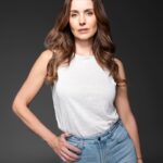 Alejandra Barros Instagram - Para mí el trabajo en equipo es indispensable! Grandes resultados se logran con grandes equipos. Una foto cuenta el trabajo y talento de muchas personas!!! Gracias @alberto.hidalgo 📸 Gracias @rosamariagarcia_makeup @anlle11 @leocastanuela 👏🏼👏🏼👏🏼 Los admiro mucho! GRACIAS!!!