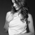Alejandra Barros Instagram - Para mí el trabajo en equipo es indispensable! Grandes resultados se logran con grandes equipos. Una foto cuenta el trabajo y talento de muchas personas!!! Gracias @alberto.hidalgo 📸 Gracias @rosamariagarcia_makeup @anlle11 @leocastanuela 👏🏼👏🏼👏🏼 Los admiro mucho! GRACIAS!!!