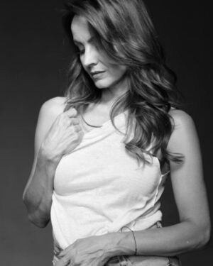 Alejandra Barros Instagram - Para mí el trabajo en equipo es indispensable! Grandes resultados se logran con grandes equipos. Una foto cuenta el trabajo y talento de muchas personas!!! Gracias @alberto.hidalgo 📸 Gracias @rosamariagarcia_makeup @anlle11 @leocastanuela 👏🏼👏🏼👏🏼 Los admiro mucho! GRACIAS!!!
