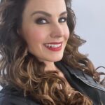 Alejandra Barros Instagram - Nos vemos el 13 de abril MONTERREY!!! Están listos??? #monterrey @atrapadosmex Una comedia imperdible! 😉 1. Ale 3. Vicky