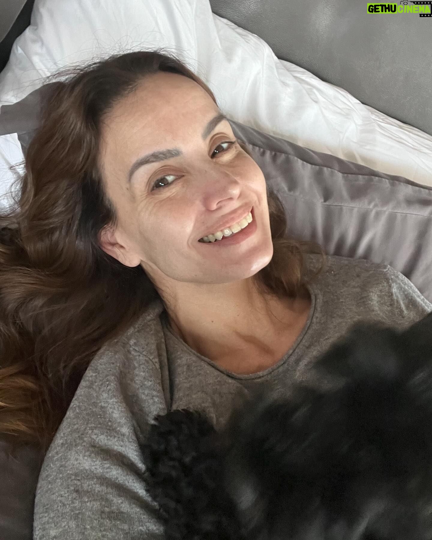 Alejandra Barros Instagram - Gracias #2023 por tanto!!!! Gracias a todas las personas que me acompañaron en este gran año de trabajo, retos, amor y más!!!! Con todo a empezar el #2024 !!!! Mucho éxito, abundancia, amor y puras bendiciones para todos!!!! ❤️💫