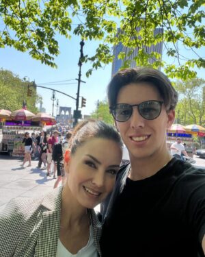 Alejandra Barros Instagram - Hoy si caminamos todo el día! @luisma.peralta pero valió la pena! #NY #newyork 🍎
