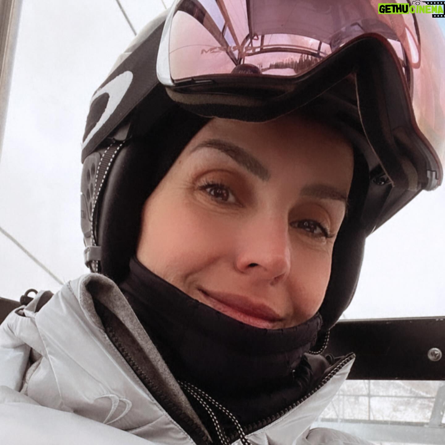 Alejandra Barros Instagram - Nieve ❄️, sol 🌞, amigos, familia, que felicidad!!!!