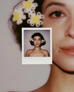 Aleksandra Hamkało Instagram - @olahamkalo 

.

.

#actress #portrait #spring #lego #legoflowers #polaroid #600film #lukaszdziewic