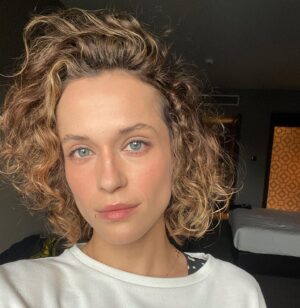 Aleksandra Hamkało Instagram - Sunlight, inner light, mountain air and a sprinkle of makeup