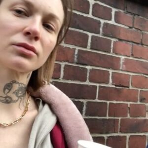 Aleksandra Adamska Instagram - No i co….. 27 kwietnia nastał i tego… Pati i Aluta zapraszają dziś o 21:35 przed Tiviki - włanczajcie TVN, oglondajcie, kanapki jakieś czy herbatki tylko w przerwie na lekramy róbcie i napiszcie później jak było. 🔥 szczała ❤️ 

#skazana #serial #tvn #tv #pati #aluta #eyeline #eyeliner