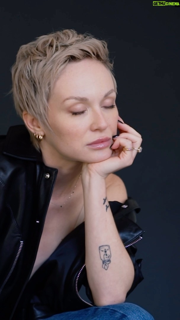 Aleksandra Adamska Instagram - @olaadamska przed obiektywem aparatu 📸 Efekty zobaczycie w magazynie Zwierciadło. Zaczynamy odliczanie do premiery #Skazana3. #sesjazdjeciowa #photoshoot #olaadamska #skazana #playerpl #zwierciadlo