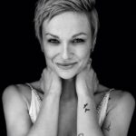 Aleksandra Adamska Instagram – Przekonała się, że zmiana na lepsze jest możliwa nawet w trudnej sytuacji, wystarczy zacząć nad sobą realnie pracować. I to właśnie dzięki temu ma teraz naprawdę dobry czas. „Uczę się rozbrajać to, co we mnie. Staram się i z każdym dniem bycie kapitanem tego swojego statku coraz lepiej mi wychodzi” – mówi aktorka Aleksandra Adamska, którą z pewnością znacie z roli Patrycji Cichy w serialu „Skazana” i niedawno powstałego spin-offu o tej bohaterce pod tytułem „Pati”.

Oto kulisy naszej sesji zdjęciowej z @olaadamska. Wywiad z aktorką możecie przeczytać w najnowszym wydaniu naszego magazynu. Polecamy! 

Rozmawia: Karolina Morelowska-Siluk
📷 Weronika Ławniczak/Papaya Films 

#backstage #photoshoot #photoshooting #olaadamska