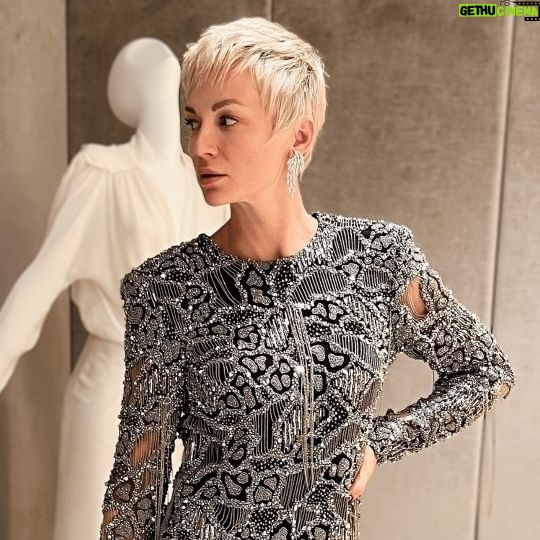 Aleksandra Adamska Instagram - Co powiecie na stylizację pełną blasku i elegancji, jednocześnie emanującą niesamowitą delikatnością? Właśnie na taki klimat postawiliśmy z Olą Adamską wybierając dla niej sukienkę na mój pokaz #RethinkFashion Dajcie znać w komentarzach czy ta propozycja się Wam podoba🥰 #style #maciejzień #pokazspecjalny #rethinkfashionbyperwoll #fashionshow