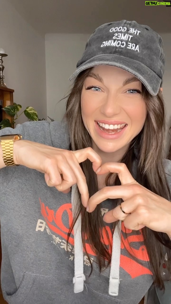 Aleksandra Adamska - 8.4K Likes - Love This trend 😁 ✨
One take. 🤩
Dobrego dnia Mordeczki 😁🙈💛
#newreels #newme #freeday #happy #adamska #dance