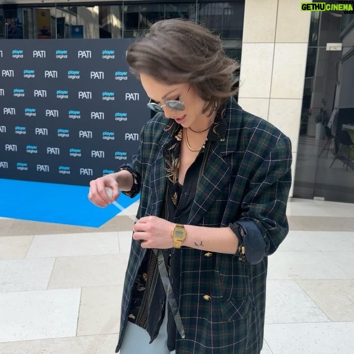 Aleksandra Adamska - 7.8K Likes - W drodze na wczorajszy przedpremierowy pokaz PATI w siedzibie @warnerbrospl
Kto z Was czeka na te premierę?
Już 28 kwietnia tylko w @player.pl
Styled by ME (nie pytajcie o marynarkę - mam ją po Babci Władzi😎)
Make up & hair @karbowiak_mua
#player #pati #adamska