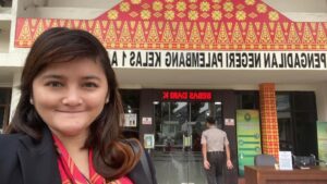 Alenta S. Hombing Instagram - Ini belum berakhir ketika kamu kalah, ini berakhir ketika kamu berhenti..ajukan upaya hukum luar biasa ketika kalah dalam tingkat pertama.. Wong Kito Galo ..