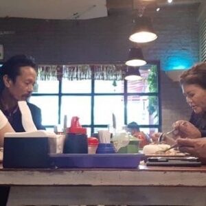 Alenta S. Hombing Instagram - Keluarga yg paling bermakna adalah bs menciptakan tawa walau se sederhana mungkin😇🙏 Mauliate Godang Tulangku (Abangnya Mama)Happy Monday