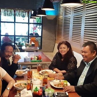 Alenta S. Hombing - 1.9K Likes - Keluarga yg paling bermakna adalah bs menciptakan tawa walau se sederhana mungkin😇🙏 Mauliate Godang Tulangku (Abangnya Mama)Happy Monday