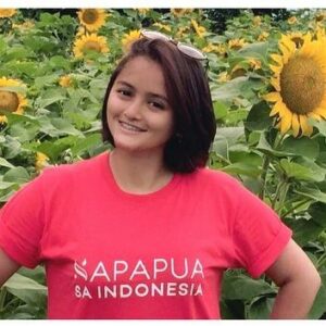 Alenta S. Hombing Instagram - Aku bukan Pesolek apalagi Wayang Golek, Aku terlahir sebagai Pejuang dalam mencari Peluang..artikan semua dg positif maka km akan temukan arti Kesatuan Seutuhnya😊Jauhkan Compare Dekati Prepare, Hidup bukan soal Hitam Putih, Rupawan dan tidak, tapi seberapa Besar Perjuangan dan Peluang yg km ciptakan agar Dunia dapat mengenal Indonesia.. Hidup bukan sekedar Bersolek lalu menuruti semua perkataan org layaknya Wayang Golek Karena hal tsb akan membawamu pada titik Compare yang satu dg lainya, tentu itu akan menjauhkan satu suku dg suku yg lainnya, Tp cobalah dekati kalimat Prepare utk tiap hal yg buruk pasti sedikit bnyk akan berubah karena adanya dampak yang baik selama km kuat jadi orang yang berdampak baik bukan sbaliknya lakukan lah❤️😇🔥i love Indonesia#SAVEPAPUA❤️#maafbarusempatpostingsusahsignal